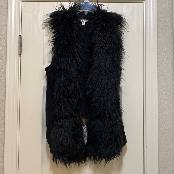 Cabi Black fuzzy vest - Picture 2 of 11